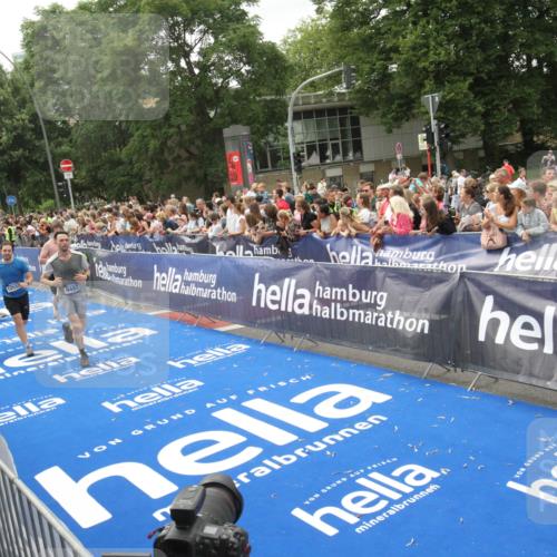 29.06.2025 - hella hamburg halbmarathon Michael Strokosch http://msf.ph/oto/8537217 29.06.2025 10:48:52 Ziel  meine-sportfotos.de