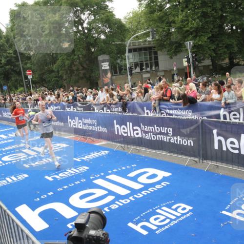 29.06.2025 - hella hamburg halbmarathon Michael Strokosch http://msf.ph/oto/8537224 29.06.2025 10:31:17 Ziel  meine-sportfotos.de