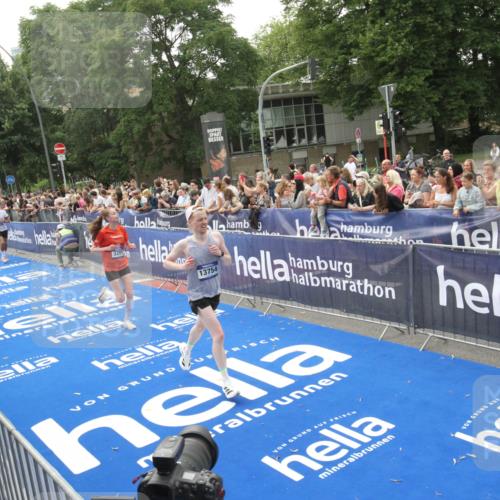 29.06.2025 - hella hamburg halbmarathon Michael Strokosch http://msf.ph/oto/8537228 29.06.2025 10:31:18 Ziel  meine-sportfotos.de