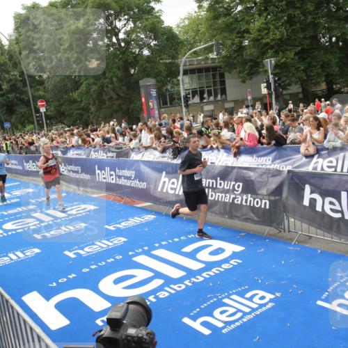 29.06.2025 - hella hamburg halbmarathon Michael Strokosch http://msf.ph/oto/8537242 29.06.2025 10:48:57 Ziel  meine-sportfotos.de