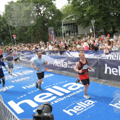 29.06.2025 - hella hamburg halbmarathon Michael Strokosch http://msf.ph/oto/8537248 29.06.2025 10:48:59 Ziel  meine-sportfotos.de