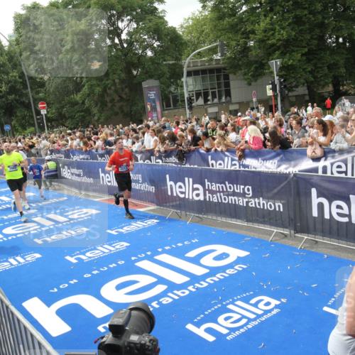 29.06.2025 - hella hamburg halbmarathon Michael Strokosch http://msf.ph/oto/8537261 29.06.2025 10:49:02 Ziel  meine-sportfotos.de