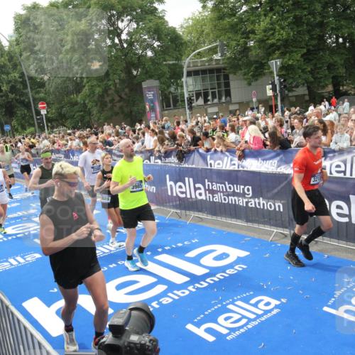29.06.2025 - hella hamburg halbmarathon Michael Strokosch http://msf.ph/oto/8537265 29.06.2025 10:49:04 Ziel  meine-sportfotos.de