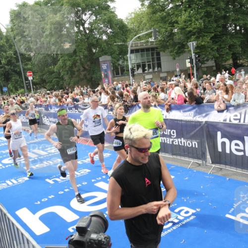 29.06.2025 - hella hamburg halbmarathon Michael Strokosch http://msf.ph/oto/8537267 29.06.2025 10:49:04 Ziel  meine-sportfotos.de