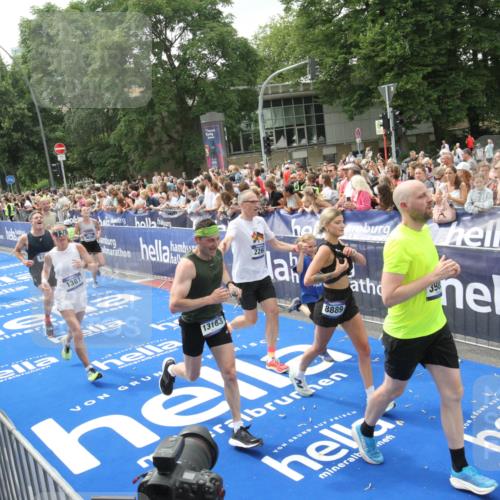 29.06.2025 - hella hamburg halbmarathon Michael Strokosch http://msf.ph/oto/8537269 29.06.2025 10:49:05 Ziel  meine-sportfotos.de