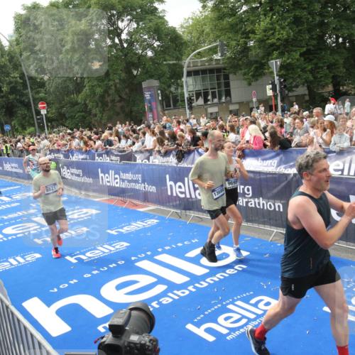 29.06.2025 - hella hamburg halbmarathon Michael Strokosch http://msf.ph/oto/8537277 29.06.2025 10:49:07 Ziel  meine-sportfotos.de