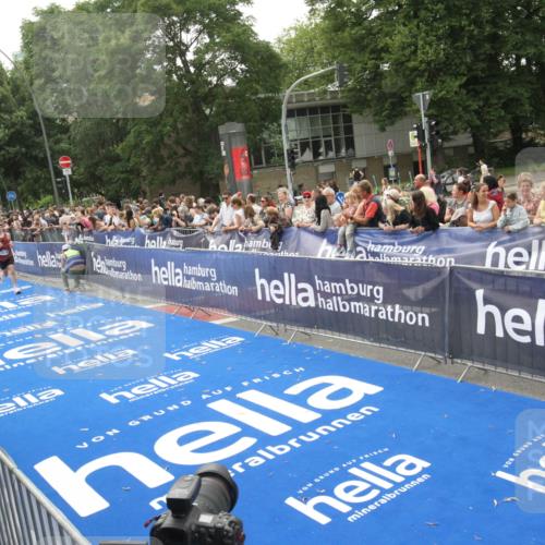 29.06.2025 - hella hamburg halbmarathon Michael Strokosch http://msf.ph/oto/8537279 29.06.2025 10:31:30 Ziel  meine-sportfotos.de