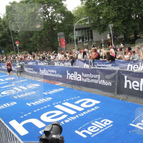 29.06.2025 - hella hamburg halbmarathon Michael Strokosch http://msf.ph/oto/8537283 29.06.2025 10:31:30 Ziel  meine-sportfotos.de