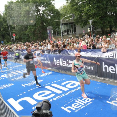 29.06.2025 - hella hamburg halbmarathon Michael Strokosch http://msf.ph/oto/8537284 29.06.2025 10:49:09 Ziel  meine-sportfotos.de