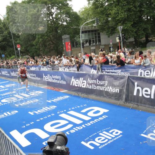 29.06.2025 - hella hamburg halbmarathon Michael Strokosch http://msf.ph/oto/8537287 29.06.2025 10:31:31 Ziel  meine-sportfotos.de