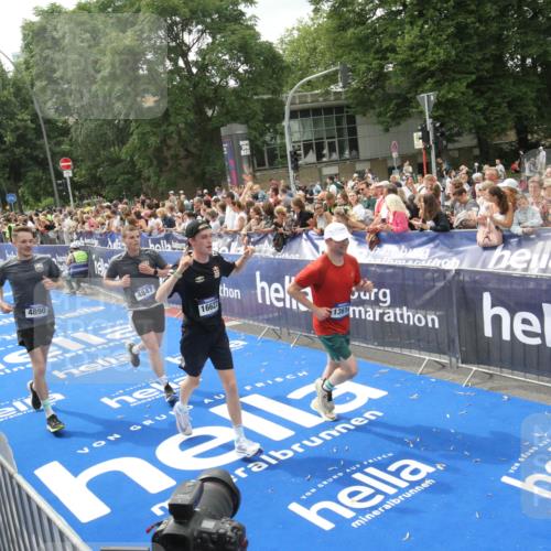 29.06.2025 - hella hamburg halbmarathon Michael Strokosch http://msf.ph/oto/8537292 29.06.2025 10:49:11 Ziel  meine-sportfotos.de