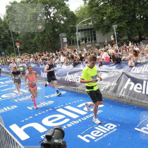 29.06.2025 - hella hamburg halbmarathon Michael Strokosch http://msf.ph/oto/8537300 29.06.2025 10:49:14 Ziel  meine-sportfotos.de