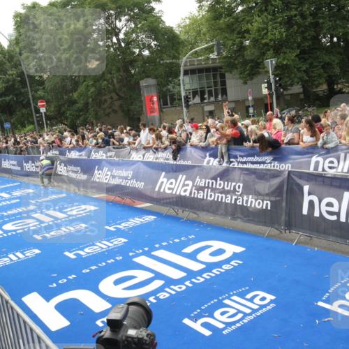 29.06.2025 - hella hamburg halbmarathon Michael Strokosch http://msf.ph/oto/8537301 29.06.2025 10:31:33 Ziel  meine-sportfotos.de