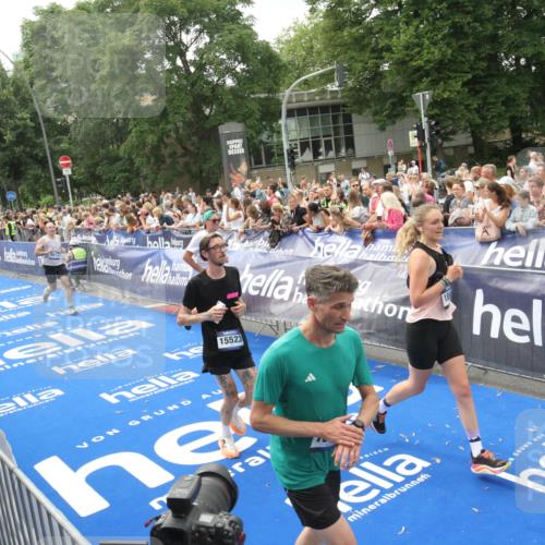 29.06.2025 - hella hamburg halbmarathon Michael Strokosch http://msf.ph/oto/8537310 29.06.2025 10:49:17 Ziel  meine-sportfotos.de