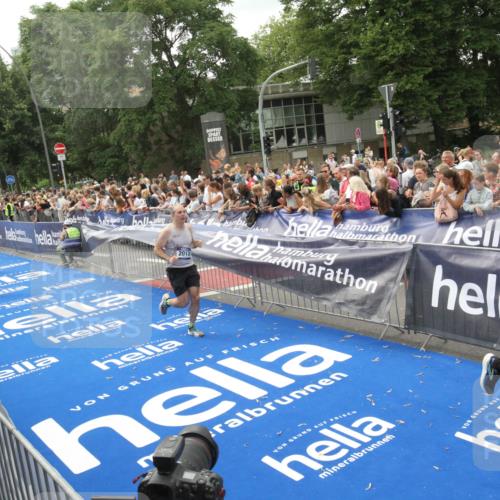 29.06.2025 - hella hamburg halbmarathon Michael Strokosch http://msf.ph/oto/8537312 29.06.2025 10:49:19 Ziel  meine-sportfotos.de