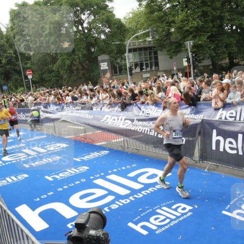 29.06.2025 - hella hamburg halbmarathon Michael Strokosch http://msf.ph/oto/8537316 29.06.2025 10:49:20 Ziel  meine-sportfotos.de