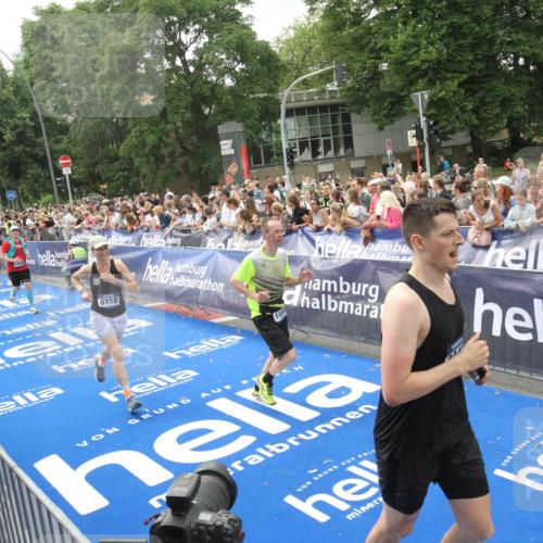 29.06.2025 - hella hamburg halbmarathon Michael Strokosch http://msf.ph/oto/8537330 29.06.2025 10:49:24 Ziel  meine-sportfotos.de