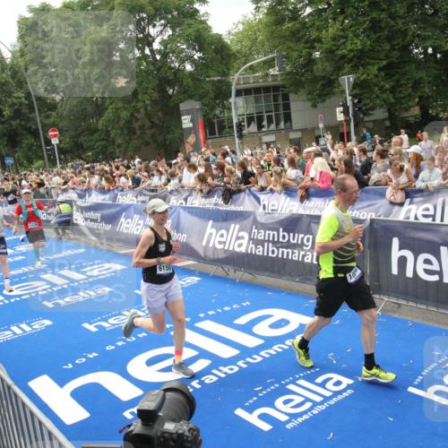 29.06.2025 - hella hamburg halbmarathon Michael Strokosch http://msf.ph/oto/8537332 29.06.2025 10:49:24 Ziel  meine-sportfotos.de
