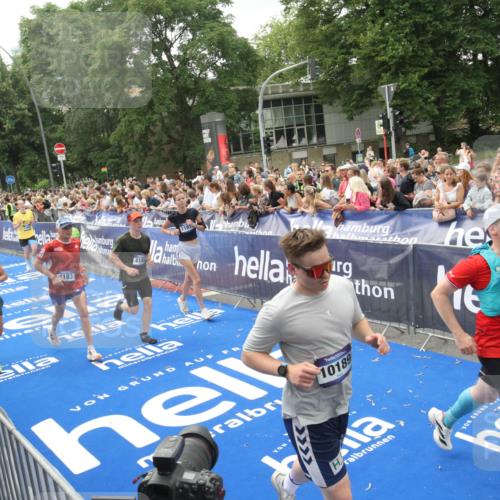 29.06.2025 - hella hamburg halbmarathon Michael Strokosch http://msf.ph/oto/8537341 29.06.2025 10:49:27 Ziel  meine-sportfotos.de