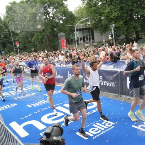 29.06.2025 - hella hamburg halbmarathon Michael Strokosch http://msf.ph/oto/8537359 29.06.2025 10:49:32 Ziel  meine-sportfotos.de