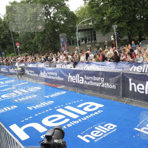 29.06.2025 - hella hamburg halbmarathon Michael Strokosch http://msf.ph/oto/8537366 29.06.2025 10:31:54 Ziel  meine-sportfotos.de