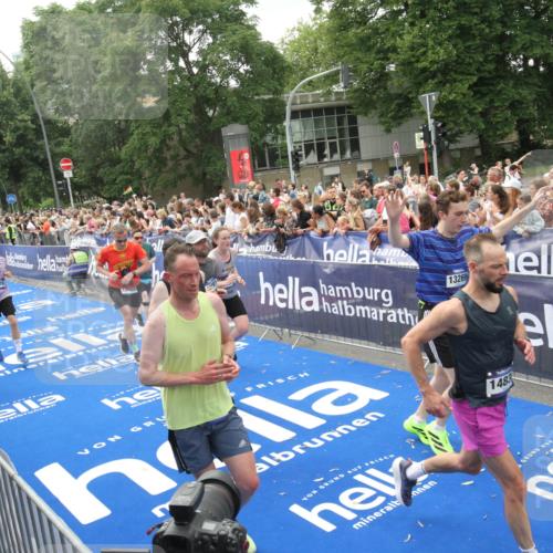 29.06.2025 - hella hamburg halbmarathon Michael Strokosch http://msf.ph/oto/8537369 29.06.2025 10:49:33 Ziel  meine-sportfotos.de