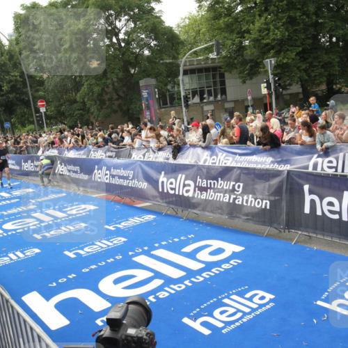 29.06.2025 - hella hamburg halbmarathon Michael Strokosch http://msf.ph/oto/8537372 29.06.2025 10:31:55 Ziel  meine-sportfotos.de