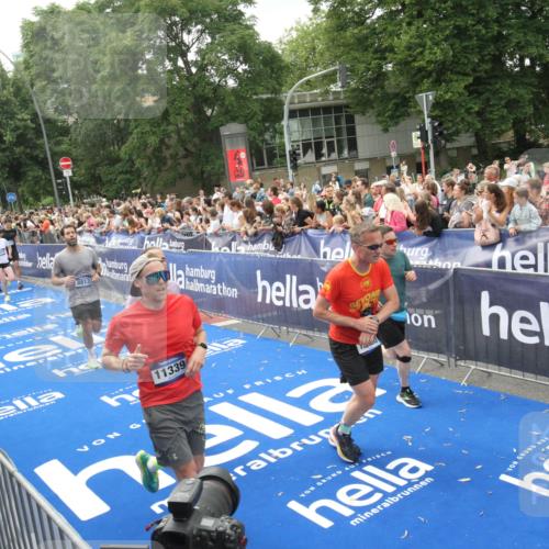 29.06.2025 - hella hamburg halbmarathon Michael Strokosch http://msf.ph/oto/8537377 29.06.2025 10:49:35 Ziel  meine-sportfotos.de