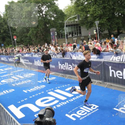 29.06.2025 - hella hamburg halbmarathon Michael Strokosch http://msf.ph/oto/8537386 29.06.2025 10:31:57 Ziel  meine-sportfotos.de