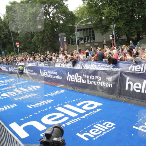 29.06.2025 - hella hamburg halbmarathon Michael Strokosch http://msf.ph/oto/8537392 29.06.2025 10:31:59 Ziel  meine-sportfotos.de