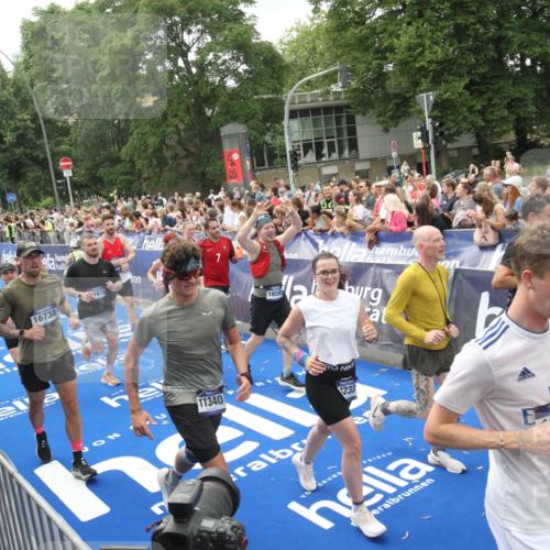29.06.2025 - hella hamburg halbmarathon Michael Strokosch http://msf.ph/oto/8537403 29.06.2025 10:49:40 Ziel  meine-sportfotos.de
