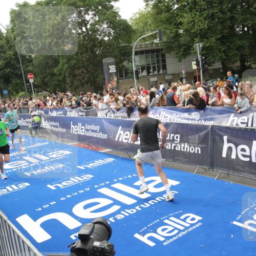 29.06.2025 - hella hamburg halbmarathon Michael Strokosch http://msf.ph/oto/8537412 29.06.2025 10:32:03 Ziel  meine-sportfotos.de