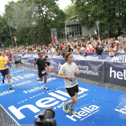 29.06.2025 - hella hamburg halbmarathon Michael Strokosch http://msf.ph/oto/8537423 29.06.2025 10:49:45 Ziel  meine-sportfotos.de