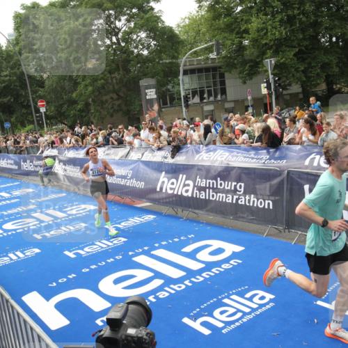 29.06.2025 - hella hamburg halbmarathon Michael Strokosch http://msf.ph/oto/8537426 29.06.2025 10:32:05 Ziel  meine-sportfotos.de