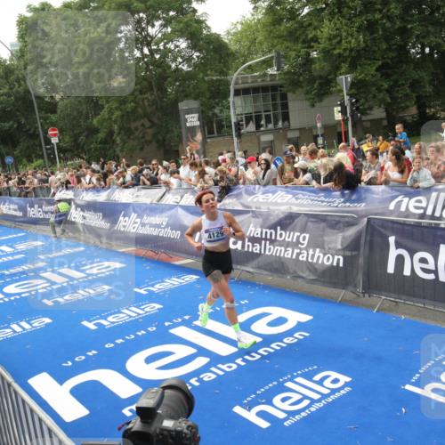 29.06.2025 - hella hamburg halbmarathon Michael Strokosch http://msf.ph/oto/8537429 29.06.2025 10:32:06 Ziel  meine-sportfotos.de