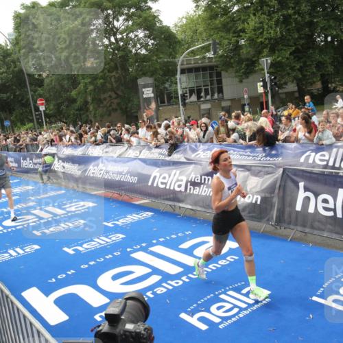 29.06.2025 - hella hamburg halbmarathon Michael Strokosch http://msf.ph/oto/8537431 29.06.2025 10:32:06 Ziel  meine-sportfotos.de