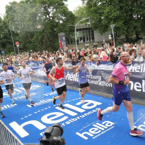 29.06.2025 - hella hamburg halbmarathon Michael Strokosch http://msf.ph/oto/8537434 29.06.2025 10:49:47 Ziel  meine-sportfotos.de