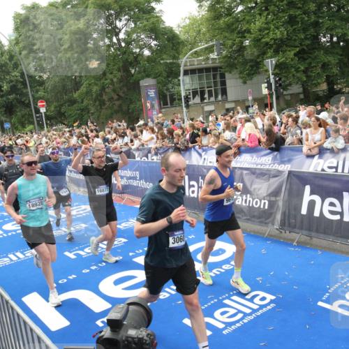 29.06.2025 - hella hamburg halbmarathon Michael Strokosch http://msf.ph/oto/8537445 29.06.2025 10:49:49 Ziel  meine-sportfotos.de