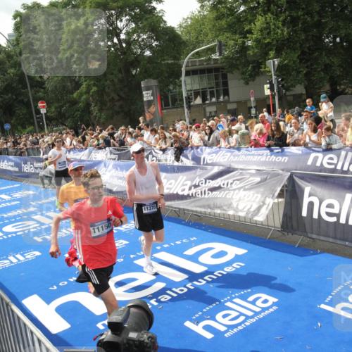 29.06.2025 - hella hamburg halbmarathon Michael Strokosch http://msf.ph/oto/8537449 29.06.2025 10:32:11 Ziel  meine-sportfotos.de
