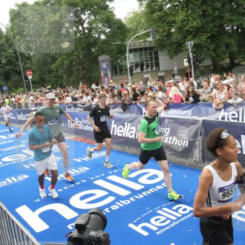 29.06.2025 - hella hamburg halbmarathon Michael Strokosch http://msf.ph/oto/8537455 29.06.2025 10:49:52 Ziel  meine-sportfotos.de