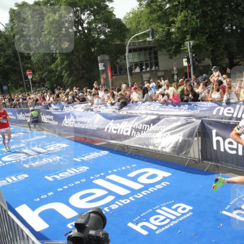 29.06.2025 - hella hamburg halbmarathon Michael Strokosch http://msf.ph/oto/8537461 29.06.2025 10:32:13 Ziel  meine-sportfotos.de