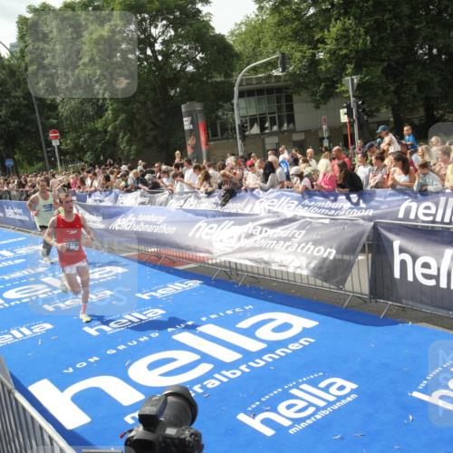 29.06.2025 - hella hamburg halbmarathon Michael Strokosch http://msf.ph/oto/8537465 29.06.2025 10:32:14 Ziel  meine-sportfotos.de