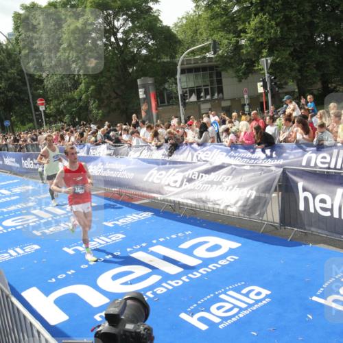 29.06.2025 - hella hamburg halbmarathon Michael Strokosch http://msf.ph/oto/8537467 29.06.2025 10:32:14 Ziel  meine-sportfotos.de