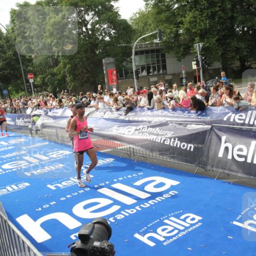 29.06.2025 - hella hamburg halbmarathon Michael Strokosch http://msf.ph/oto/8537483 29.06.2025 10:32:20 Ziel  meine-sportfotos.de