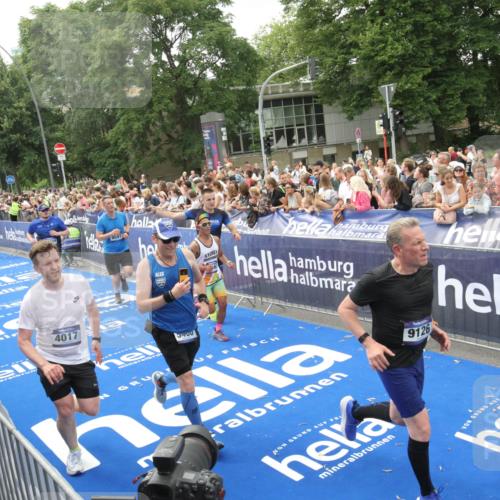 29.06.2025 - hella hamburg halbmarathon Michael Strokosch http://msf.ph/oto/8537484 29.06.2025 10:49:58 Ziel  meine-sportfotos.de