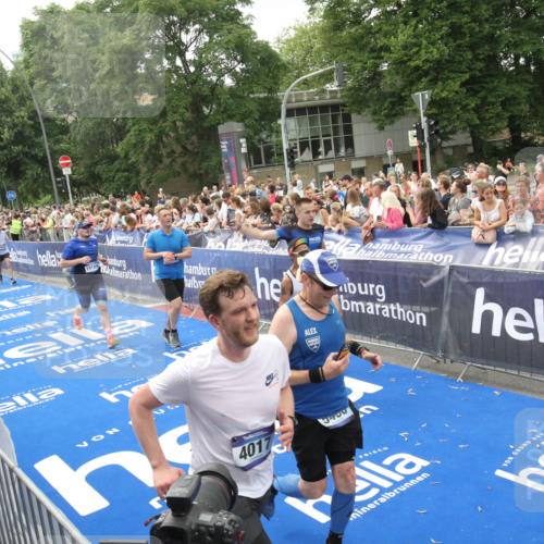 29.06.2025 - hella hamburg halbmarathon Michael Strokosch http://msf.ph/oto/8537486 29.06.2025 10:49:58 Ziel  meine-sportfotos.de