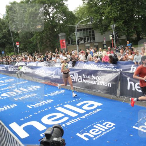 29.06.2025 - hella hamburg halbmarathon Michael Strokosch http://msf.ph/oto/8537501 29.06.2025 10:32:24 Ziel  meine-sportfotos.de