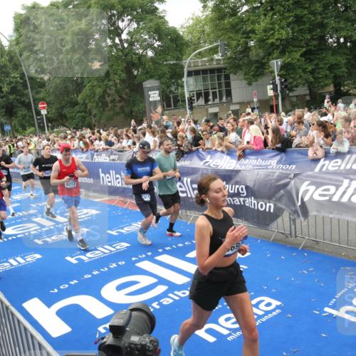 29.06.2025 - hella hamburg halbmarathon Michael Strokosch http://msf.ph/oto/8537519 29.06.2025 10:50:06 Ziel  meine-sportfotos.de