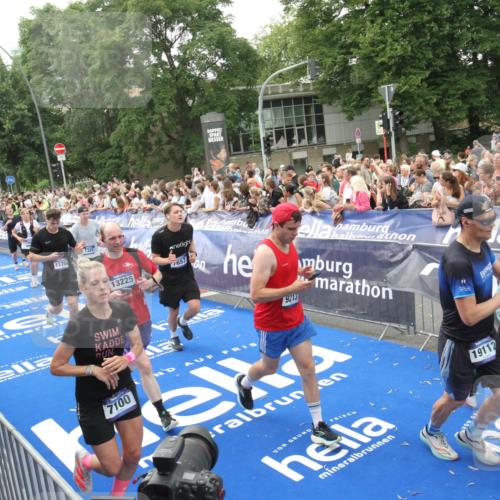 29.06.2025 - hella hamburg halbmarathon Michael Strokosch http://msf.ph/oto/8537526 29.06.2025 10:50:07 Ziel  meine-sportfotos.de