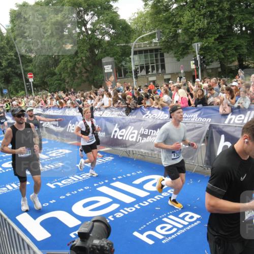 29.06.2025 - hella hamburg halbmarathon Michael Strokosch http://msf.ph/oto/8537536 29.06.2025 10:50:09 Ziel  meine-sportfotos.de